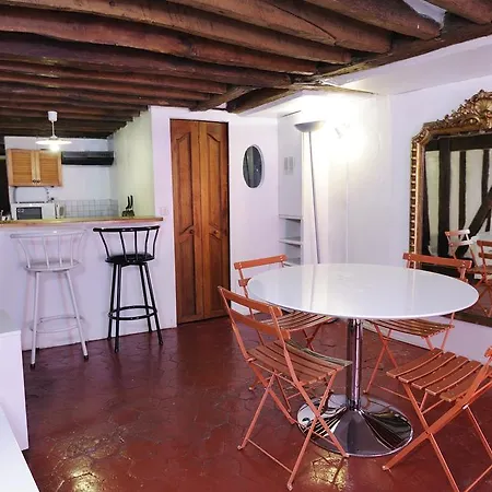 Studio Saint Germain Des Pres Parigi